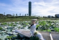 Áo dài giữa sắc sen Ecogarden